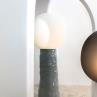 KOKESHI SMALL Blanc acétate et gris Lampe de sol Verre/Céramique H75cm